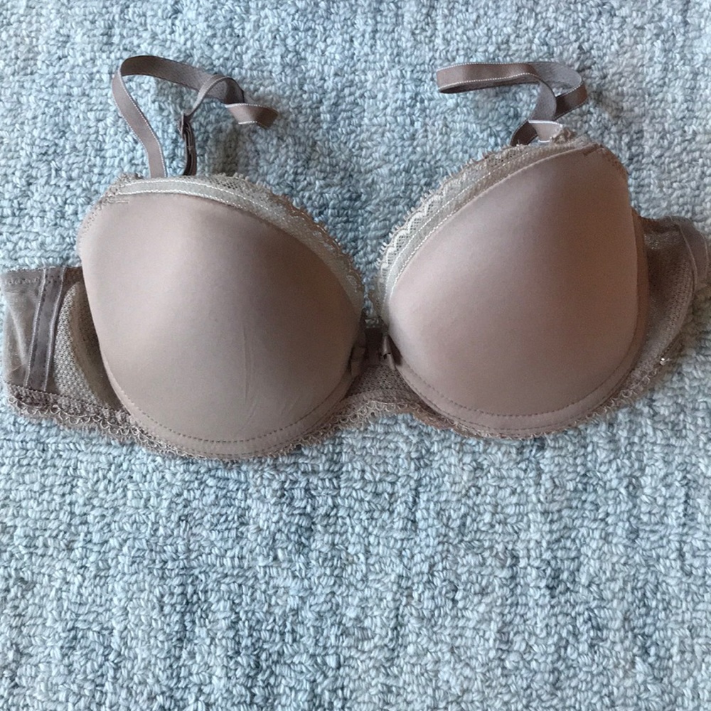Chantelle 32C bra